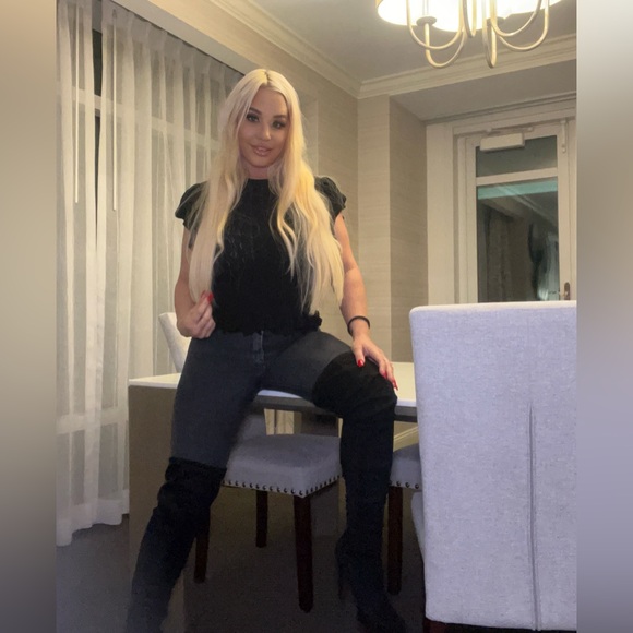 Meet your Posher! - Picture 2 of 2